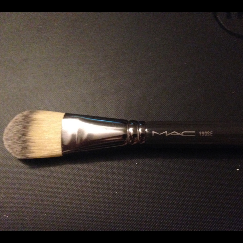 MAC foundation brush